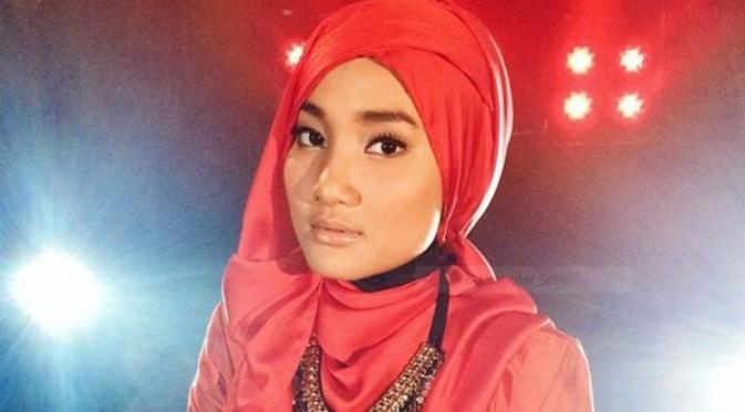 Puasa, Fatin Shidqia Tetap Semangat Syuting di Siang Bolong bintang.com/film/read/2266… " via <a href="/bintangcomID/">Bintang - Platform Endorsement Selebriti</a>