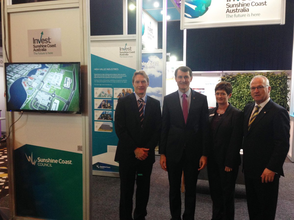 CouncilSCC's tweet image. Lord Mayor Graham Quirk visiting the #SunshineCoast stand at #2015APCS in #Brisbane @APCSummit