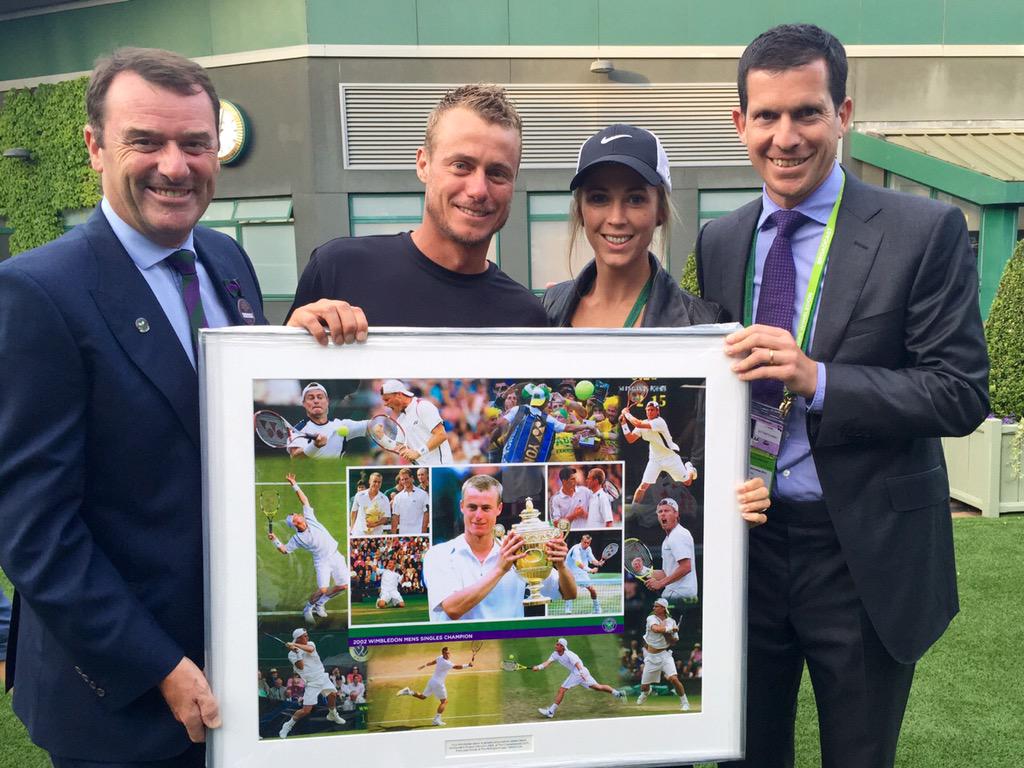 TennisAustralia's tweet photo. #Wimbledon chairman, Philip Brook &amp; Tim Henman present @lleytonhewitt &amp; wife Bec with farewell tribute. #GoAussies 🏆 http://t.co/fhX3B17KUt