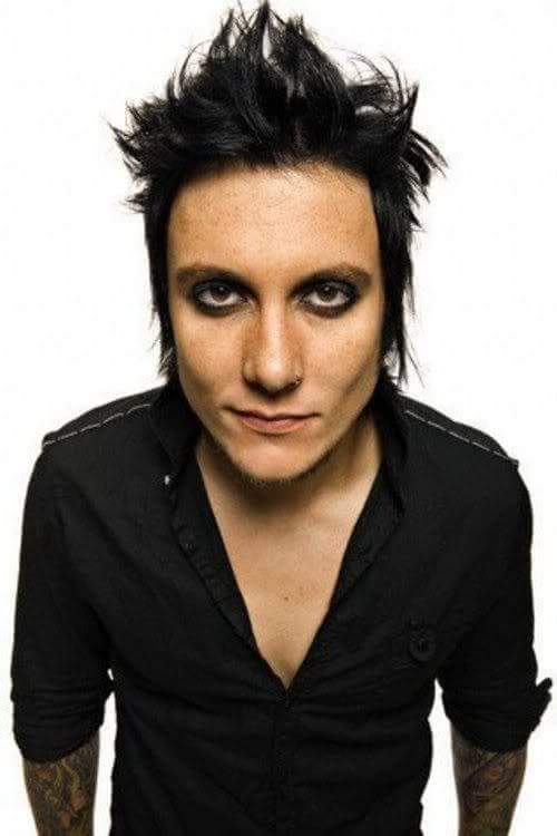 Happy birthday to Synyster gates 