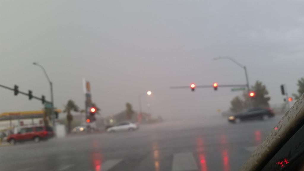 jamesm_said's tweet image. #summerthunderstorms #Vegasrain