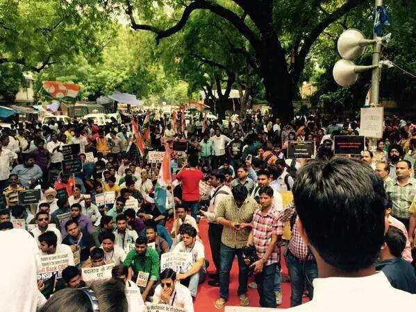 kr_congress's tweet photo. Protest at Jantar mantar, demanding roll back of #CBCS , SAY NO TO PRIVATISATION OF EDUCATION. #AntiStudentBJP http://t.co/7BRuBNmGeT