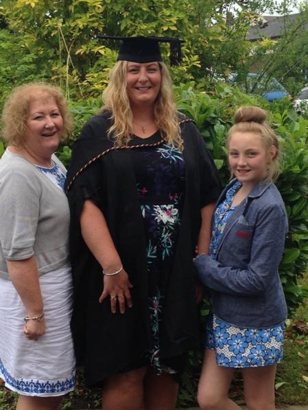 vicky7p's tweet photo. @wendyphillips19 proud family moment #graduation http://t.co/GpghlbRFiL