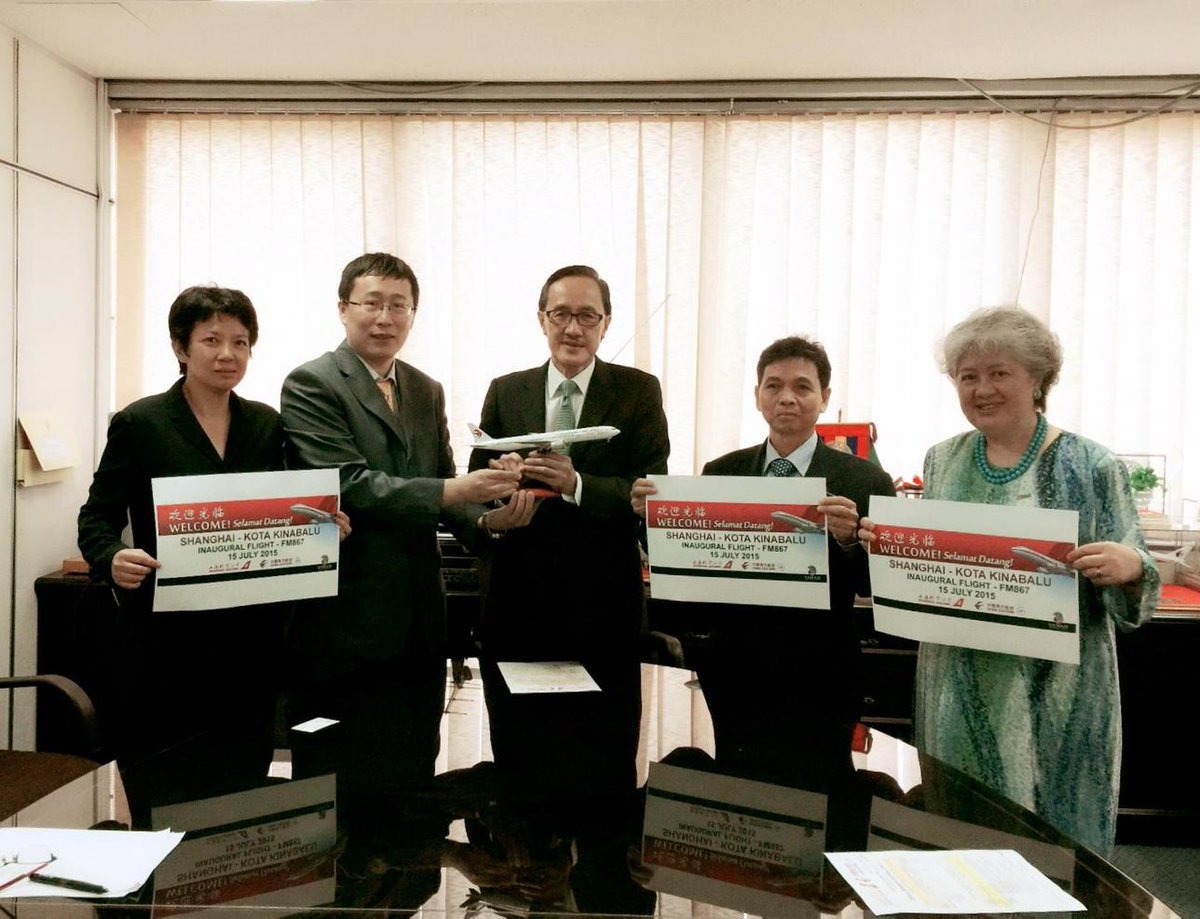 MasidiM's tweet photo. 7/7: with China Eastern Airlines GM, Lu Jing. CEA will commence 3 times Shanghai/KK flights beginning 15/7/15 http://t.co/ch2v6XblaW
