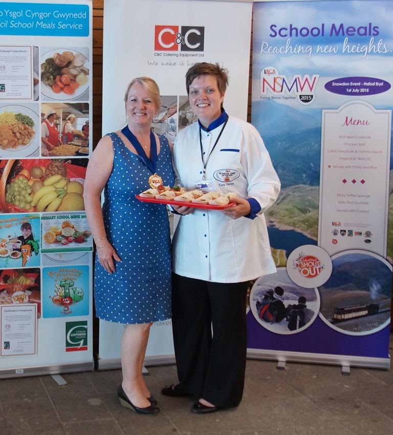 Caerphilly's UK School Chef of the Year <a href="/KATELUCY180305/">KATE</a> on @visit_snowdonia <a href="/LACAUK_LTD/">LACAUK</a> <a href="/NSMW/">National School Meals Week</a> campaignseries.co.uk/news/campaign_…