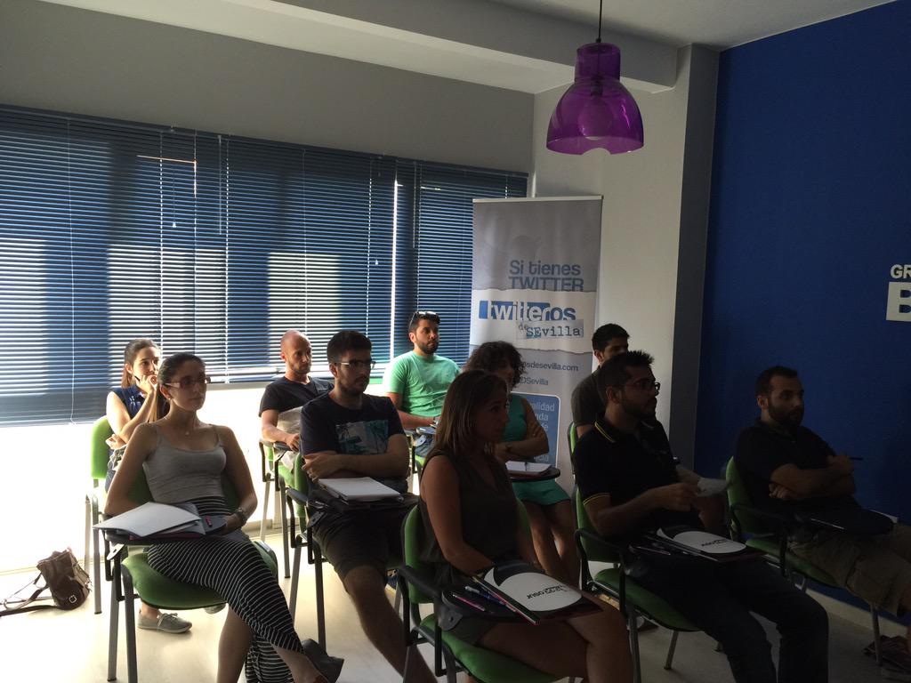 PPSantos_S's tweet photo. Comenzamos el Curso #CMBlogosur en @Blogosur ¡Un grupo muy diverso e interesante! http://t.co/SzELQCXFiK