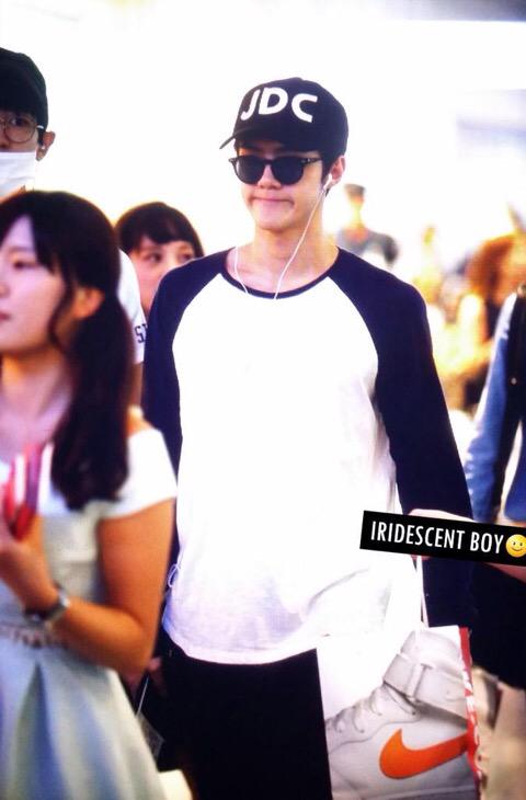 EXOGlobal's tweet photo. [PREVIEW] 150707 Sehun at Haneda Airport Cr: iridescent boy http://t.co/NnAM9xkttr