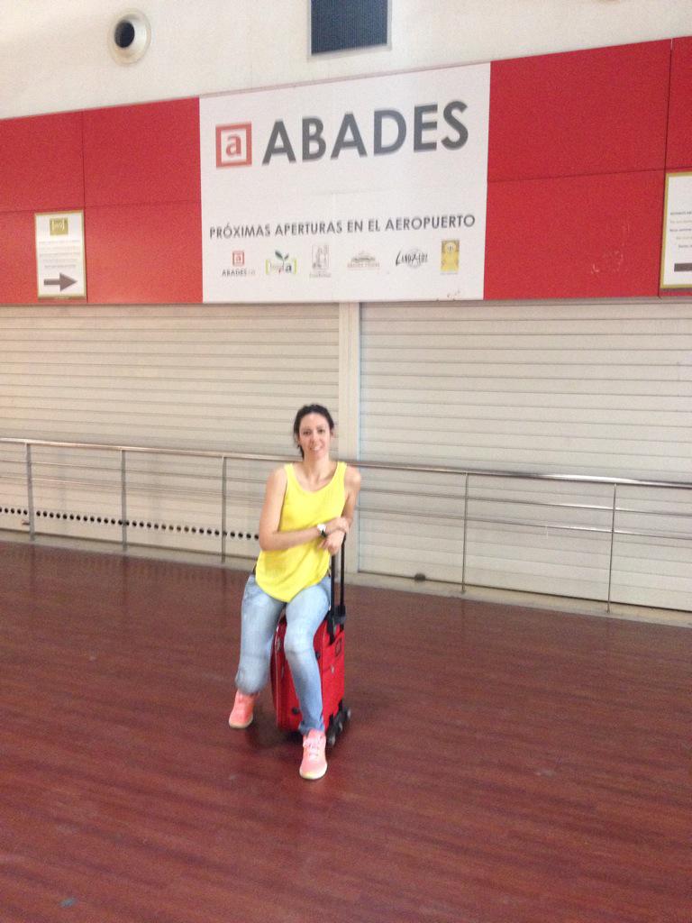 stefifg's tweet photo. @manusanchezga ya estoy lista... Más rápida q el conejo.. Te eestoy esperando en el aeropuerto ✈️🗼 http://t.co/HDuavlMkjA