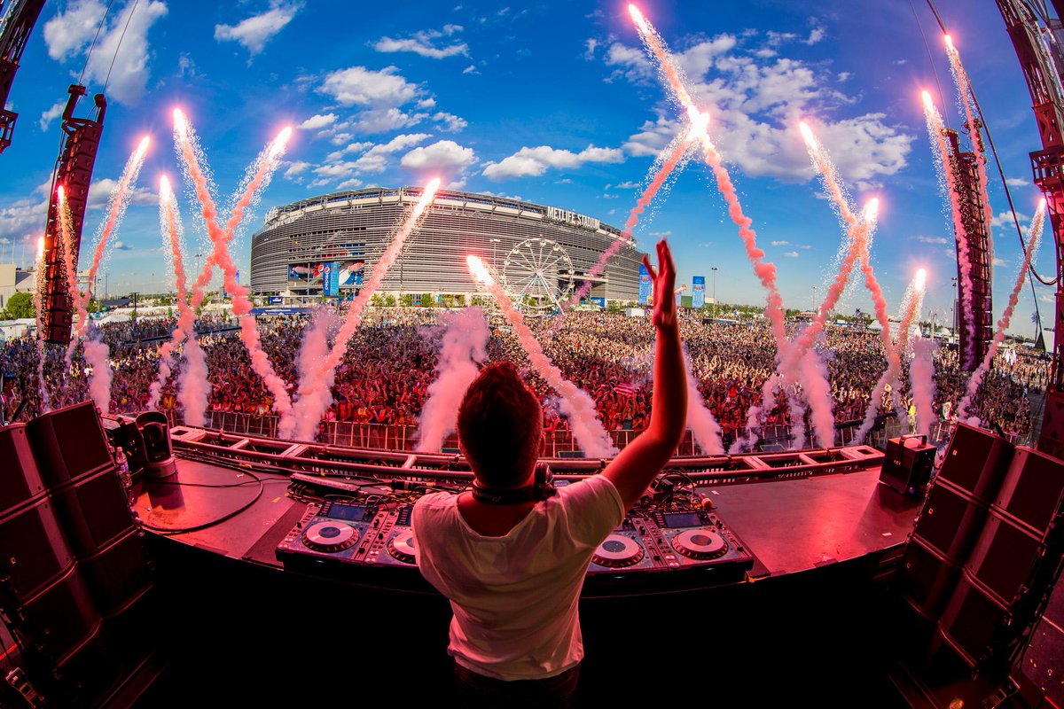 hellolazz's tweet image. Musings of a concert #photographer.
Follow me for my #adventures around the world. #Travel #Photography #EDM