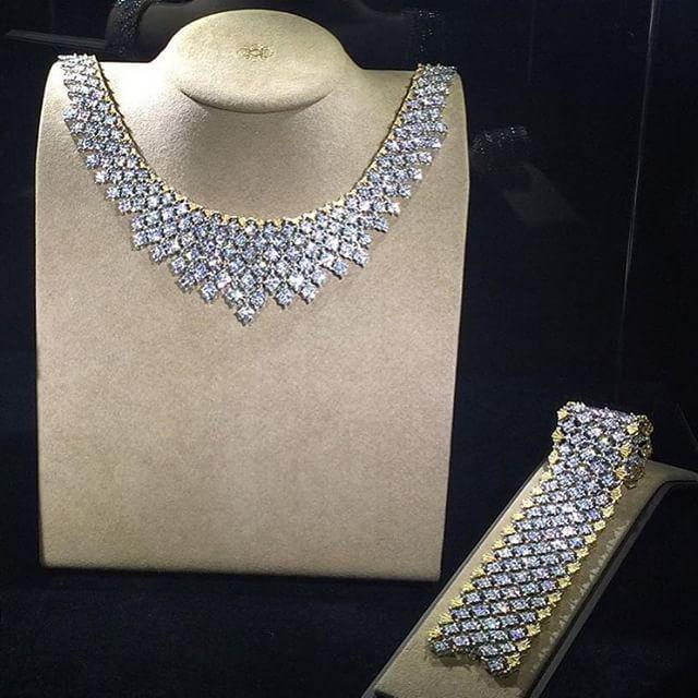 TryWearEasy's tweet photo. @buccellatimilan #operacollection #buccellati #jewels | regram @saori_vj by anna_dello_russo http://t.co/Q34DRDinh3
