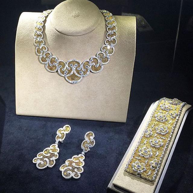 TryWearEasy's tweet photo. @buccellatimilan #operacollection #buccellati #jewels | regram @saori_vj by anna_dello_russo http://t.co/P6bxP91DFp