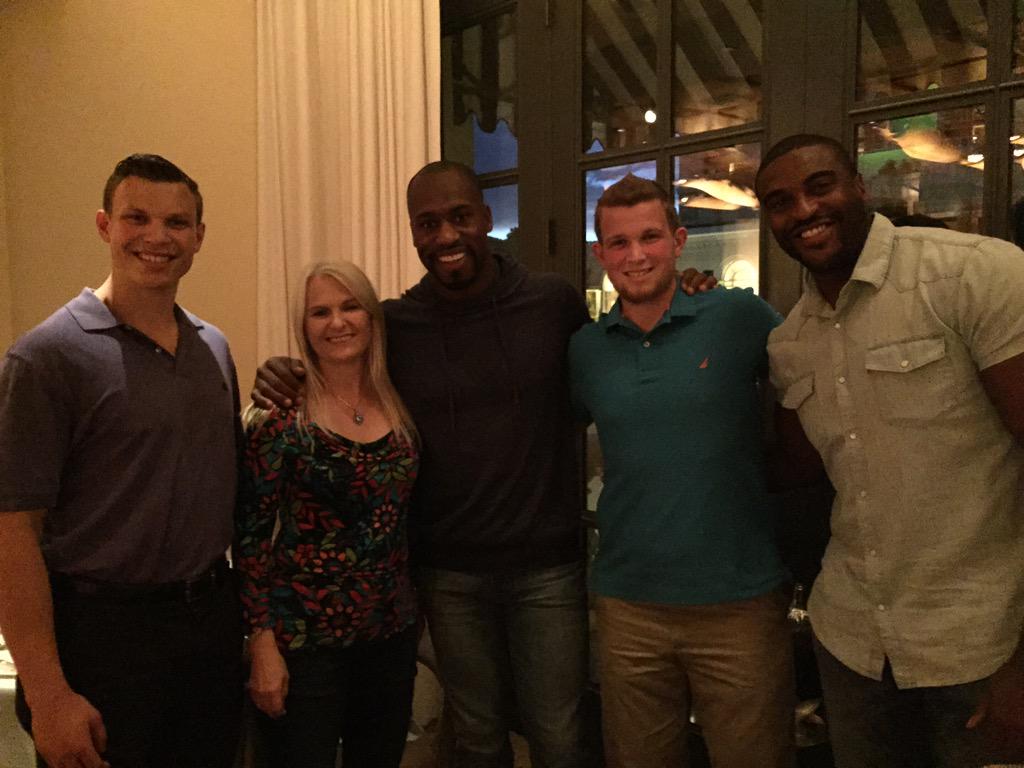 timinators211's tweet photo. Meeting @VernonDavis85 in Vegas really made the trip ! #ReallyCoolGuy @szklarz20 http://t.co/ZWrLKRrAnT