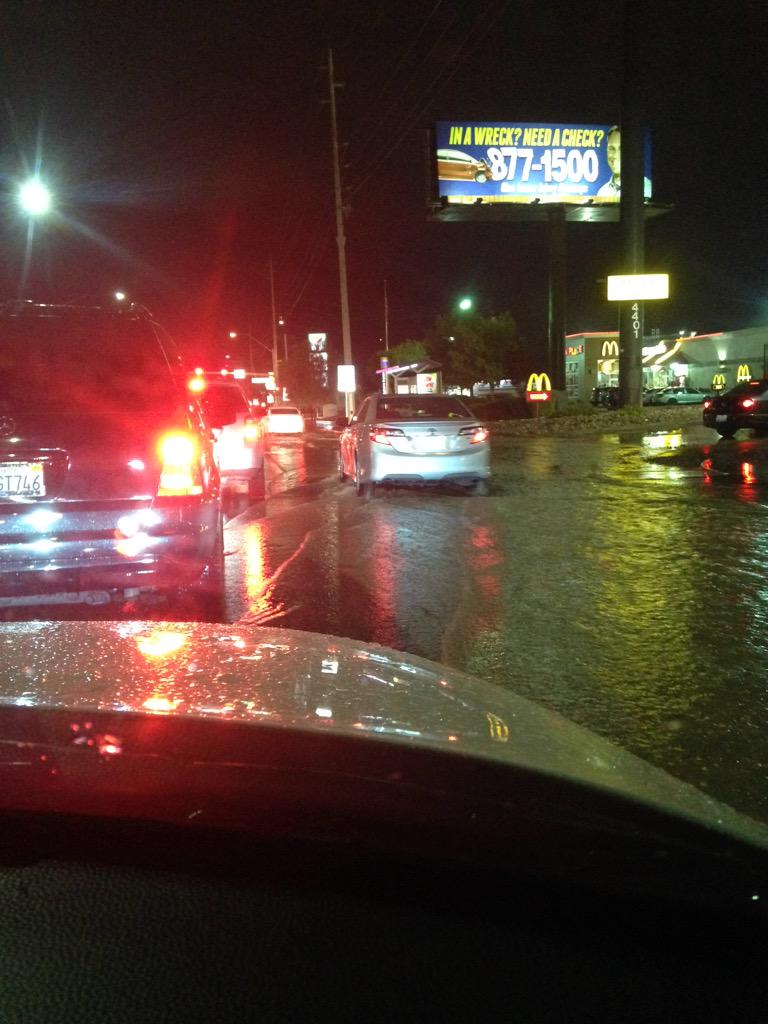 takeonesteph's tweet photo. Stay dry and afloat fellow Las Vegans. #FloodingLasVegas #sahara #arville #rainfallinlasvegas http://t.co/O5CKbW3rh2