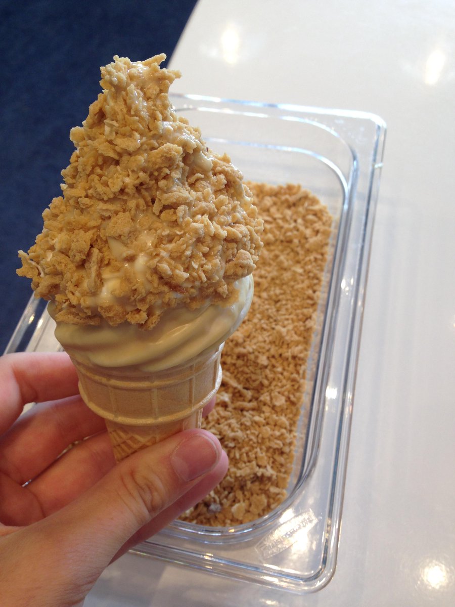 Notre cornet enrobé de sucre à la crème roulé dans les pépites d'érable... risque de vous faire chavirer!