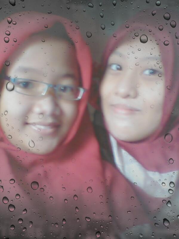 rezania29's tweet photo. hijab merah@Daniela_diza@08Revani http://t.co/30fIWSDCMv