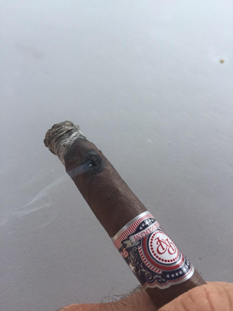 Studly_Steve's tweet photo. A freedom to celebrate the 4th wknd, but was disappointed with all the mouse-holes. Not a typical @RockyPatelCigar http://t.co/FZdXSh5DUA