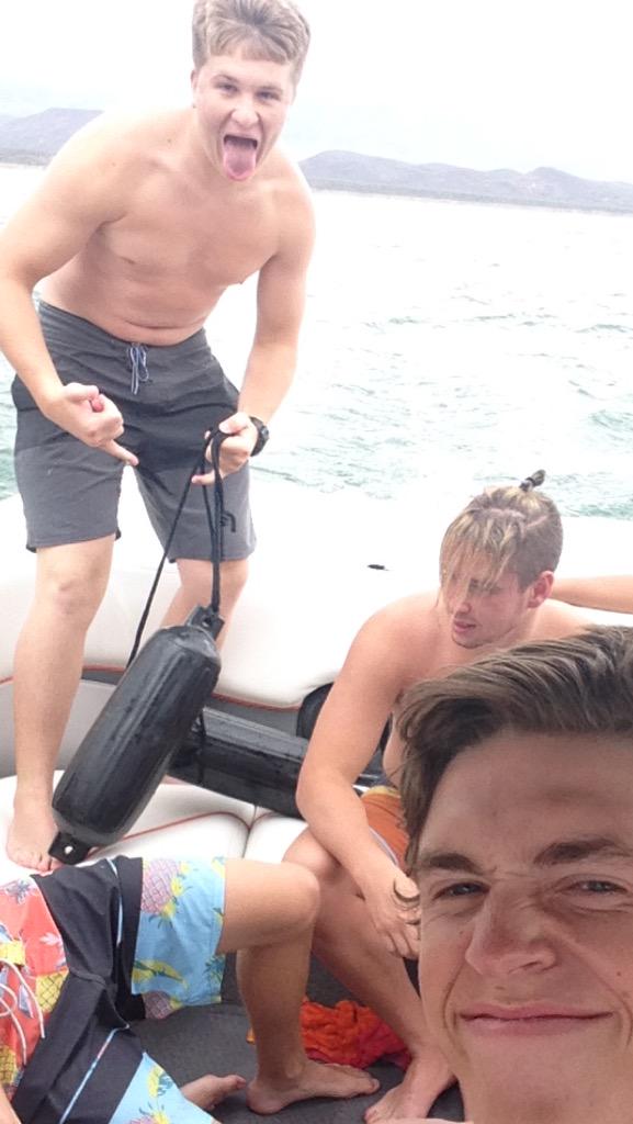 ReedWhiting's tweet photo. Good luck to these 2 boys in California and Honduras love you elder short and elder Pickron you'll do big things:) http://t.co/VaZ9CXVnLI