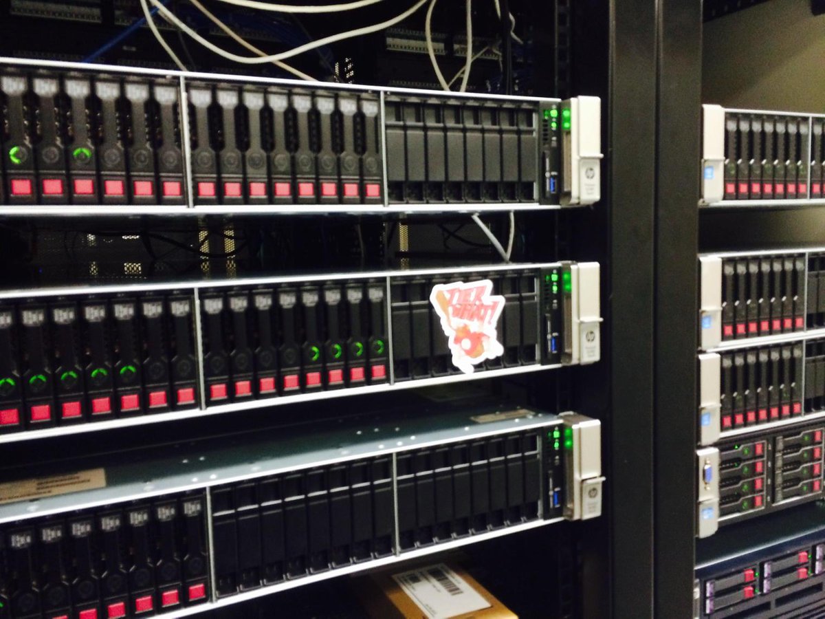 jumpyjw's tweet photo. 90 min from unboxing to live. 3x #vsan 6.0 disk groups w/ 12TB raw added! #tooeasy and a lil #tierwhat watching over http://t.co/Ji0J0BPNjx