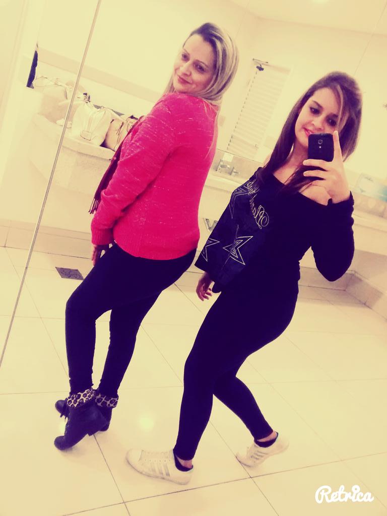 iiisa_marques's tweet photo. Mãe espelho meu espelho meu o sonho da invejosa e se mais linda do q nois ☺☺☺☺☺☺ http://t.co/xUtSiyZ1Lc