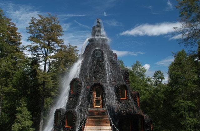 Explore_further's tweet photo. Covered in rainforest moss &amp; vines, this hotel is only accessible by a monkey bridge. http://t.co/hDl14WXV2K http://t.co/67fgmwLK8N