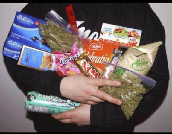 High_Life__'s tweet photo. The 'let's chill' starter pack http://t.co/2GJNt8R2Nm