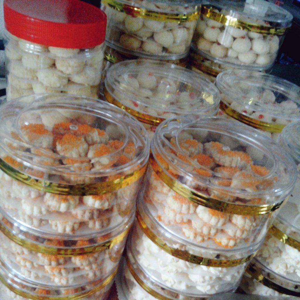 El_Aisya's tweet photo. #sisjual #maribeli #siszaujahyangrajin #kahkah #alahsayang acah je hastag. Hahahahah http://t.co/zLro9h6gg6