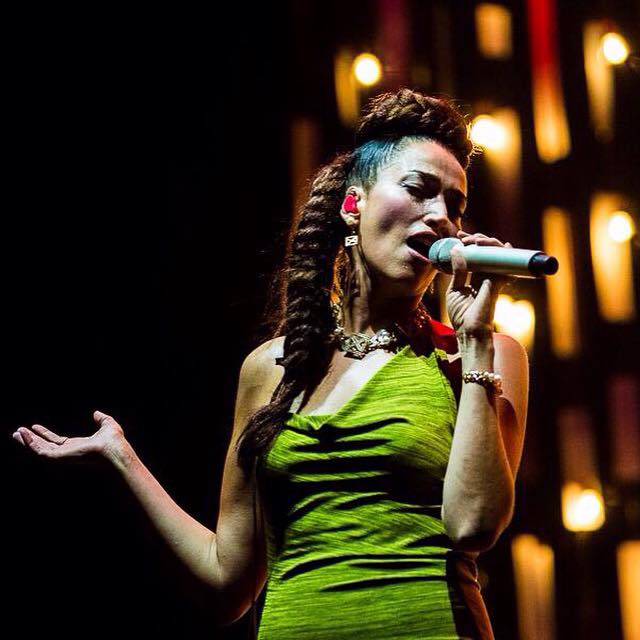 NzCollections's tweet photo. Durante il #frasiefumotour2015 @ninazilli indossa i #bijoux firmati #NZCollections.
Shop: http://t.co/mfTI7MVmEF http://t.co/2dtPKvlPZu
