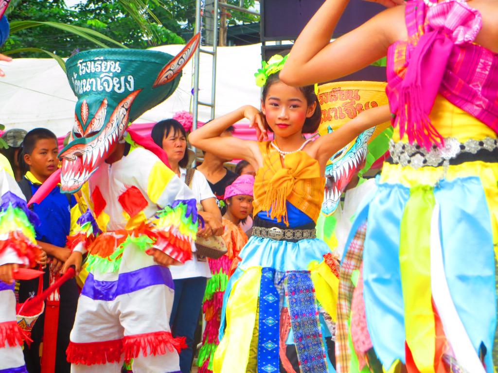 XstaticWorld's tweet image. #traveltuesday Festivals of Thailand xstaticworld.com/2015/07/03/wak… #thailand #travelasia #phitakhon