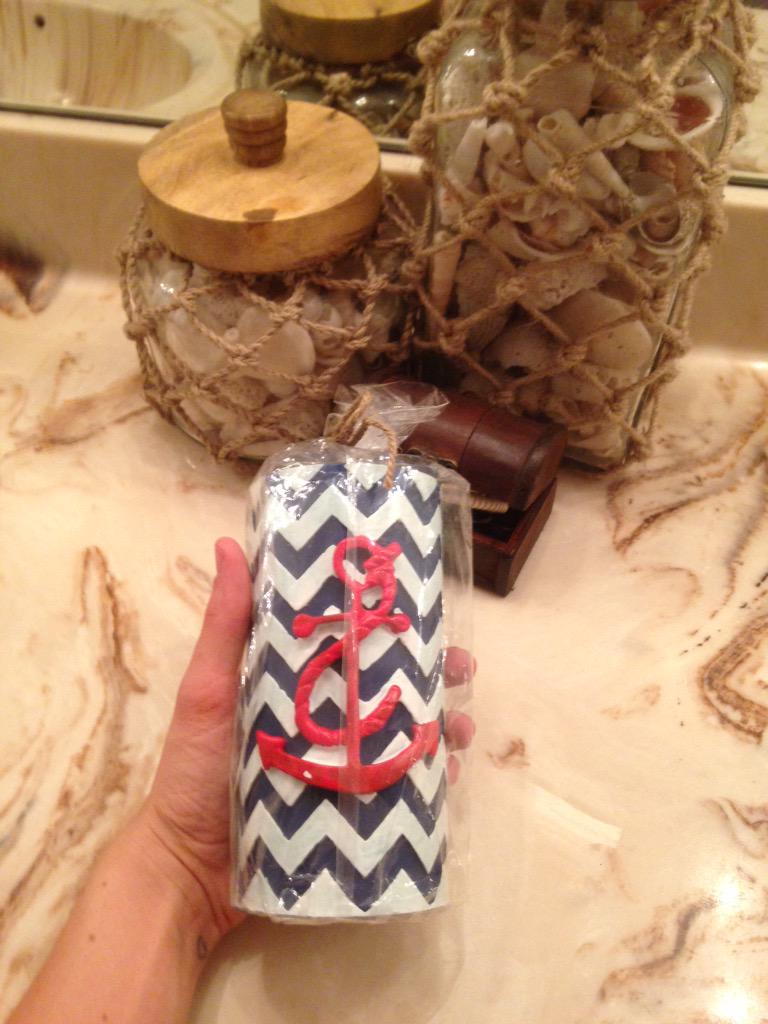 KatelynnMaeee's tweet photo. Thank you so much to @TarrraNova and @maslandry for the cute candle for my bathroom, it matches so well 🐚💦🛀🏼🚤👙 http://t.co/KjWKHfuHQc