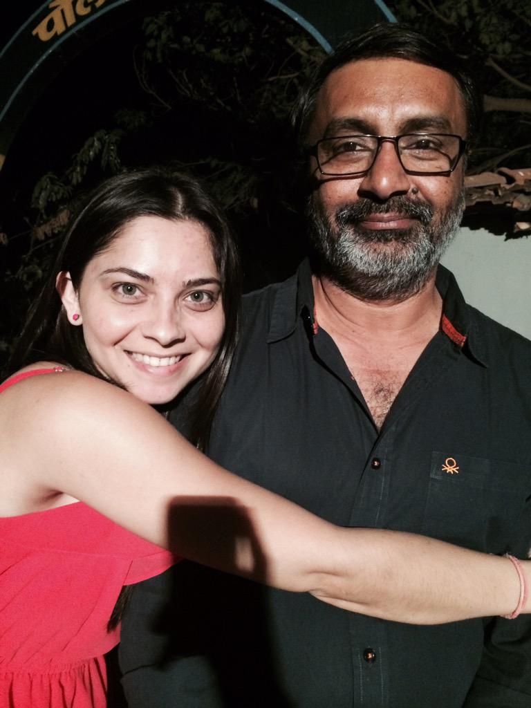 meSonalee's tweet photo. #Shutter director #VKP too shy to get hugged☺️here's a big hug &amp; a huge Thanks for this film &amp; the role,it is Special http://t.co/vLobRdN0Km