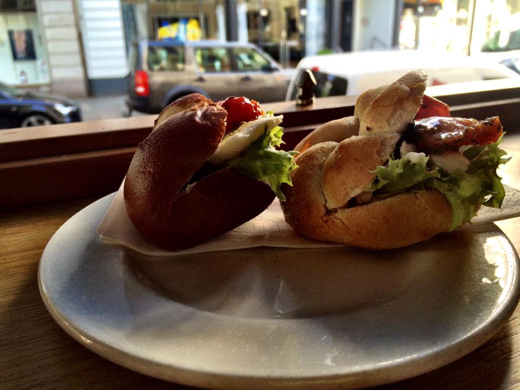 kkieck's tweet photo. #TwitterHHfood #firstthingsfirst #Ottensen http://t.co/HDcs9U2nXG