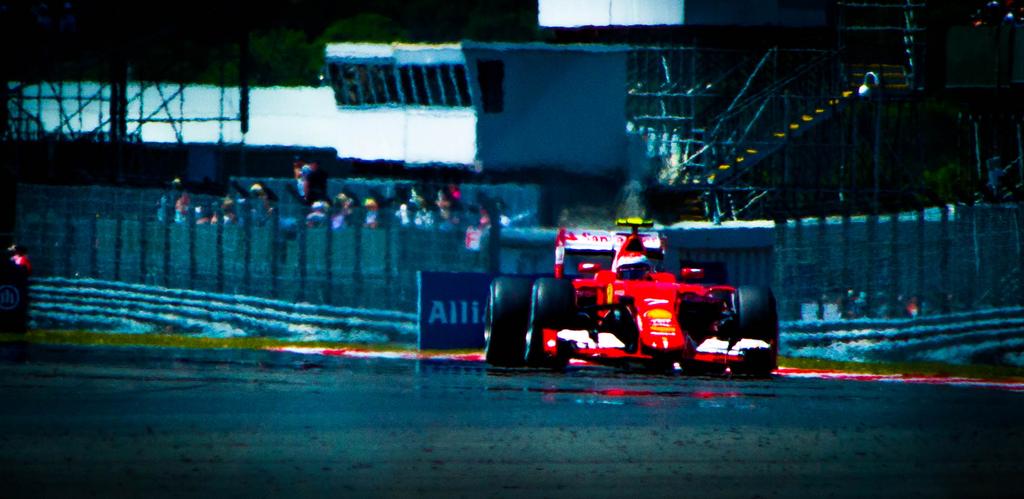 pdeakin01's tweet photo. #BritishGP #ScuderiaFerrari #Ferrari #kimi7 #Seb5 #Formula1 #F1 http://t.co/tzPk136gfe