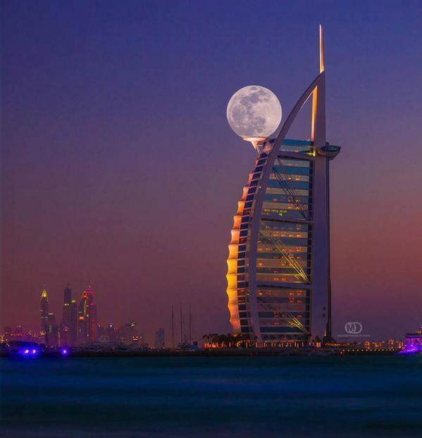 mychoiceon's tweet photo. Perfect supermoon in Dubai http://t.co/02wurQvWIn