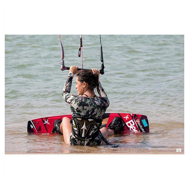 wetsweetsbcn's tweet photo. Tuesday full of #kitesurf with @ritaarnaus. 😜Photo by @oal_foto http://t.co/4KHqfeT74n http://t.co/FTvTXaG5tf
