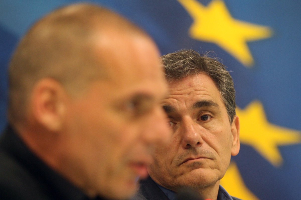 iakovosCy's tweet photo. «Γύρνα πίσω θα πεθάνω, έχω αρχίσει και τα χάνω...» #Varoufakis #Tsakalotos #Varoufexit #Greece http://t.co/GvqRI2dVj2