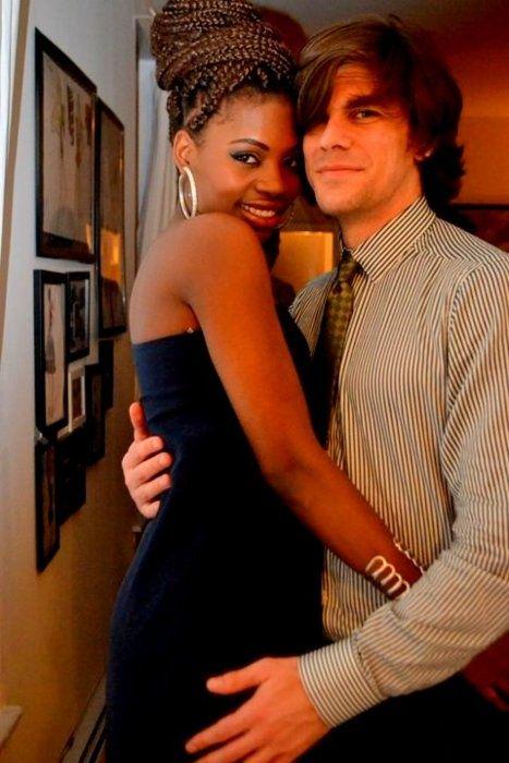 Interracial_US's tweet photo. #MixedGirlMonday #TeamBlackGuys #interracialLove  #interracialrelationships
#interracialmarriage #interracialmatch http://t.co/BQkzbNKbWy