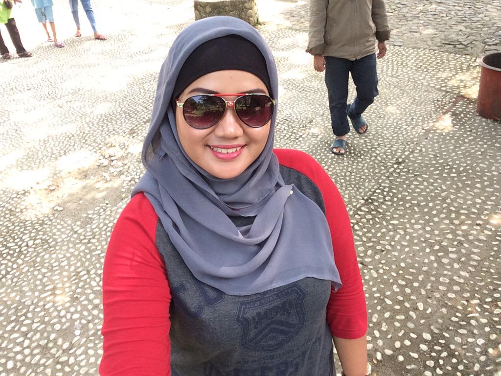 PutriSC_90's tweet photo. #MyHijab #MyBeauty #MyStyle #MySimple  #MeccanismGEN @UtomoLeo @987Genfm  @zaskiameccashop #MySelf http://t.co/2kigxJDmjN