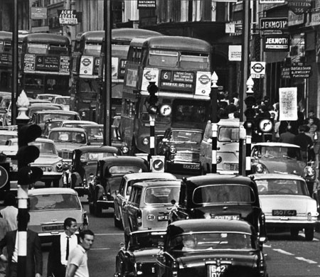 HandpickedPics's tweet photo. A snapshot of London in 1965 http://t.co/pIMlnrwnbq http://t.co/D9PZ2jWsEH