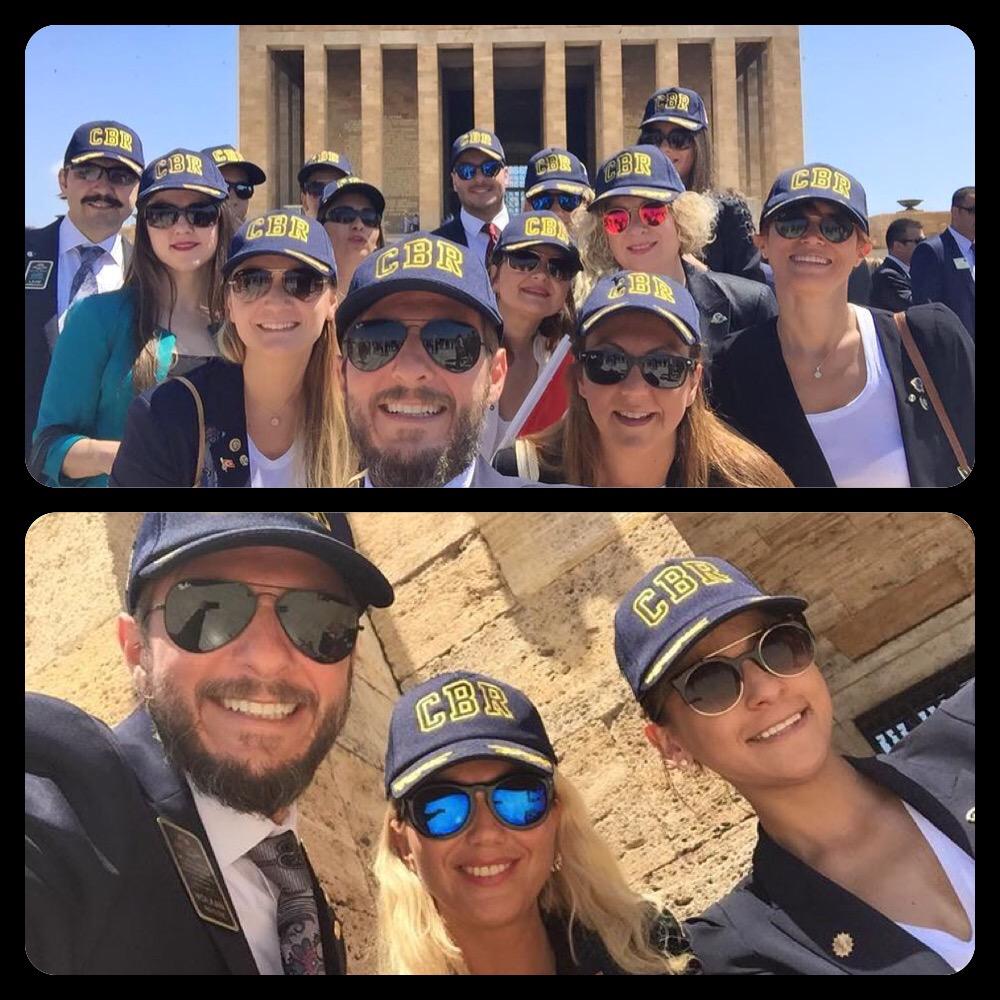 CaddebostanRAC's tweet photo. Kıymetli Rotary ailemiz ile birlikte, dönem açılışında, Atamızın huzurundaydık... #CaddebostanRotaract http://t.co/zOOK5EB76x