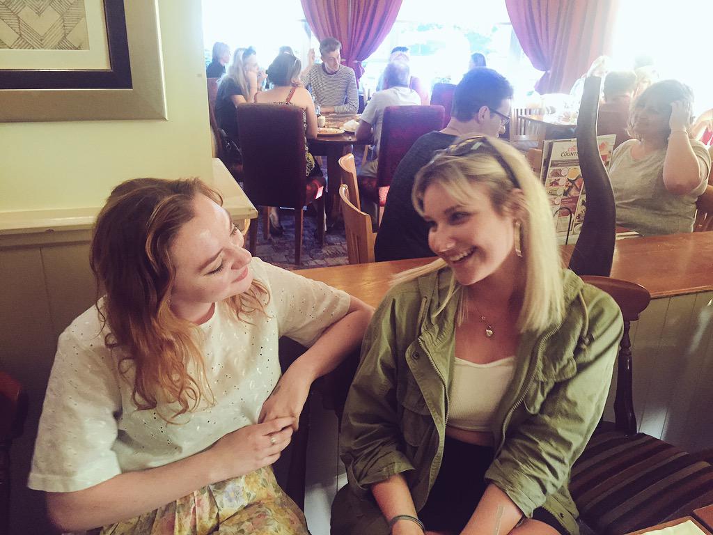 jonithepony's tweet photo. Missing these two lezzas 💔 @izzybateman @_amyrainbow #buckhingham http://t.co/kiXXJlracv