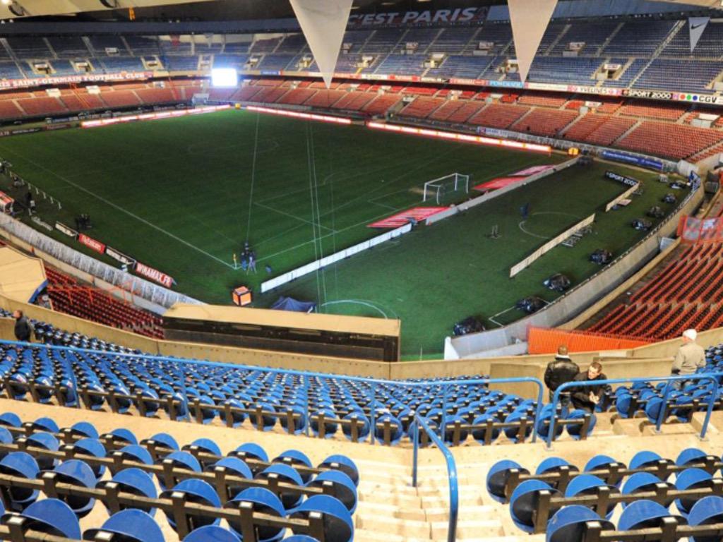 PlayFav's tweet image. RT. Vélodrome.                  Fav parc des princes.                        Tu me follow jte follow