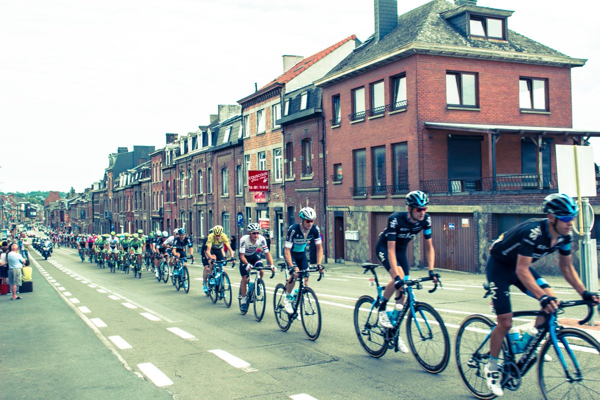 Julien_Destatte's tweet photo. @letour à @VilledeNamur (Saint-Servais, Chaussée de Waterloo), #TDF2015 #LeTourdeFrance http://t.co/OJiqfbWSWD