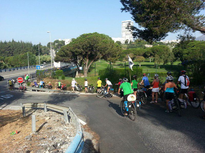 TheoOberhuber's tweet photo. Hoy la #EcoMarcha2015 va de #Estepona a La Linea de la Concepción van lentos pero bien acompañados. http://t.co/ZRVU0MxwJz