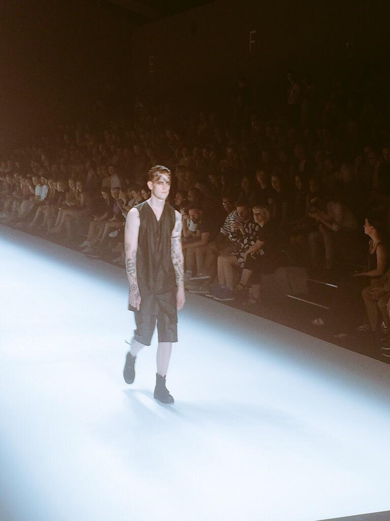 MBFWB's tweet image. Show starts now! Watch #sopopular live: bit.ly/1h5xZ3N #MBFWBLive
