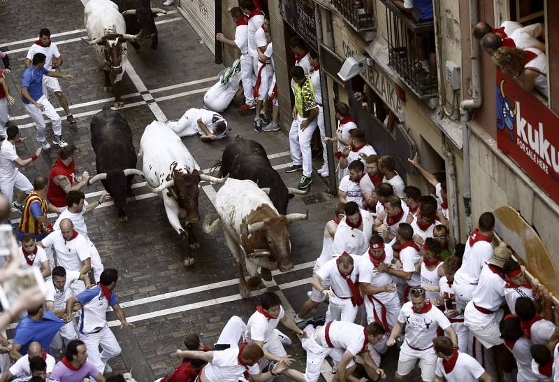 rtve's tweet photo. El primer encierro de San Fermín 2015, en imágenes http://t.co/tT1cAzYmJI #SanFerminesTVE http://t.co/NjQ4JMwDUr