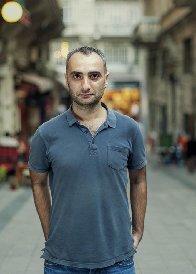 iletisimyayin's tweet photo. "Yarın dünden daha kötü olmayacak, daha iyi olacak..." 

İsmail Saymaz ile söyleşi... 

http://t.co/3jOfVnOqZo http://t.co/bW5AdaQ4KQ
