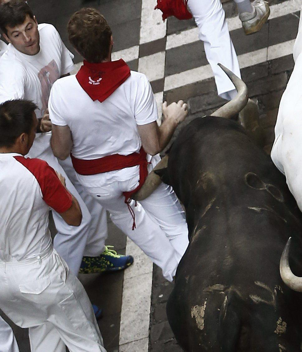 SAN FERMINES - ¿ En SAN FERMINES todo vale ? CJTGCyqW8AAr0fL