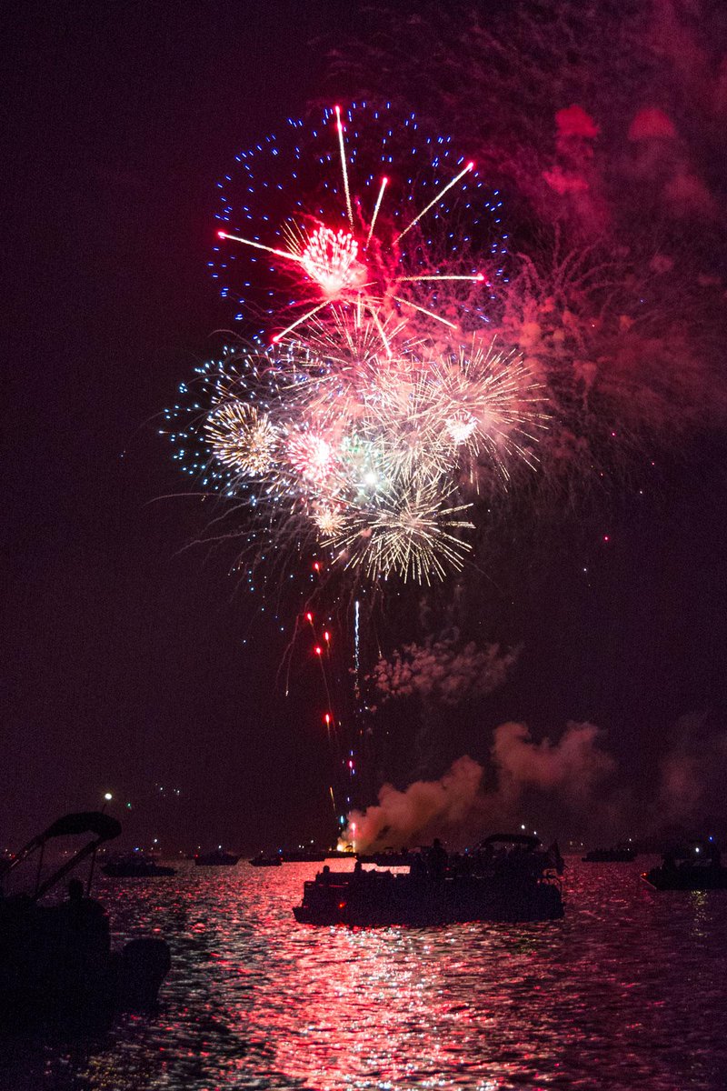 JonSimich's tweet image. July 4th, 2015 on Fox Lake in northern Ilinois.