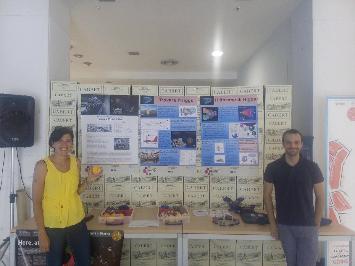 Great day @ Festival d. Conoscenza with Udine-#ICTP #ATLAS group with <a href="/PhysicsAtSussex/">Physics at Sussex</a> #Softies! <a href="/uniud/">Università di Udine</a> <a href="/ConoscenzaF/">Conoscenza in festa</a>