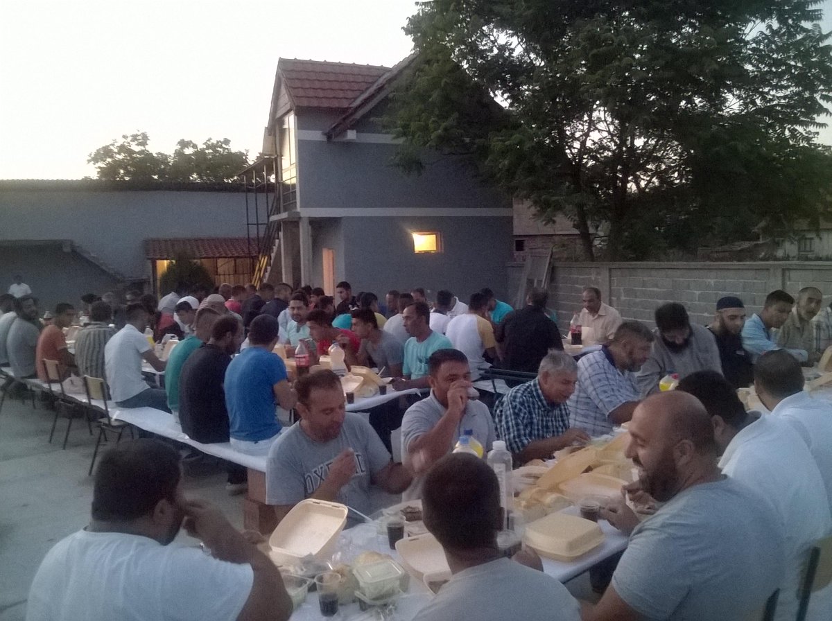 gmsradio's tweet photo. DANAS U 18 ČASOVA EMISIJA ZIJARETI - DŽEMAT ZEMUN POLJE. Reemitovanje večeras u 23 sata kao i sutra u 15 i 21sat. http://t.co/S55Yx3mrKu